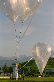 Preparations of the CLAIRE telescope ballon launch at Gap-Tallard during the last campaign performed there (Image: CNES)