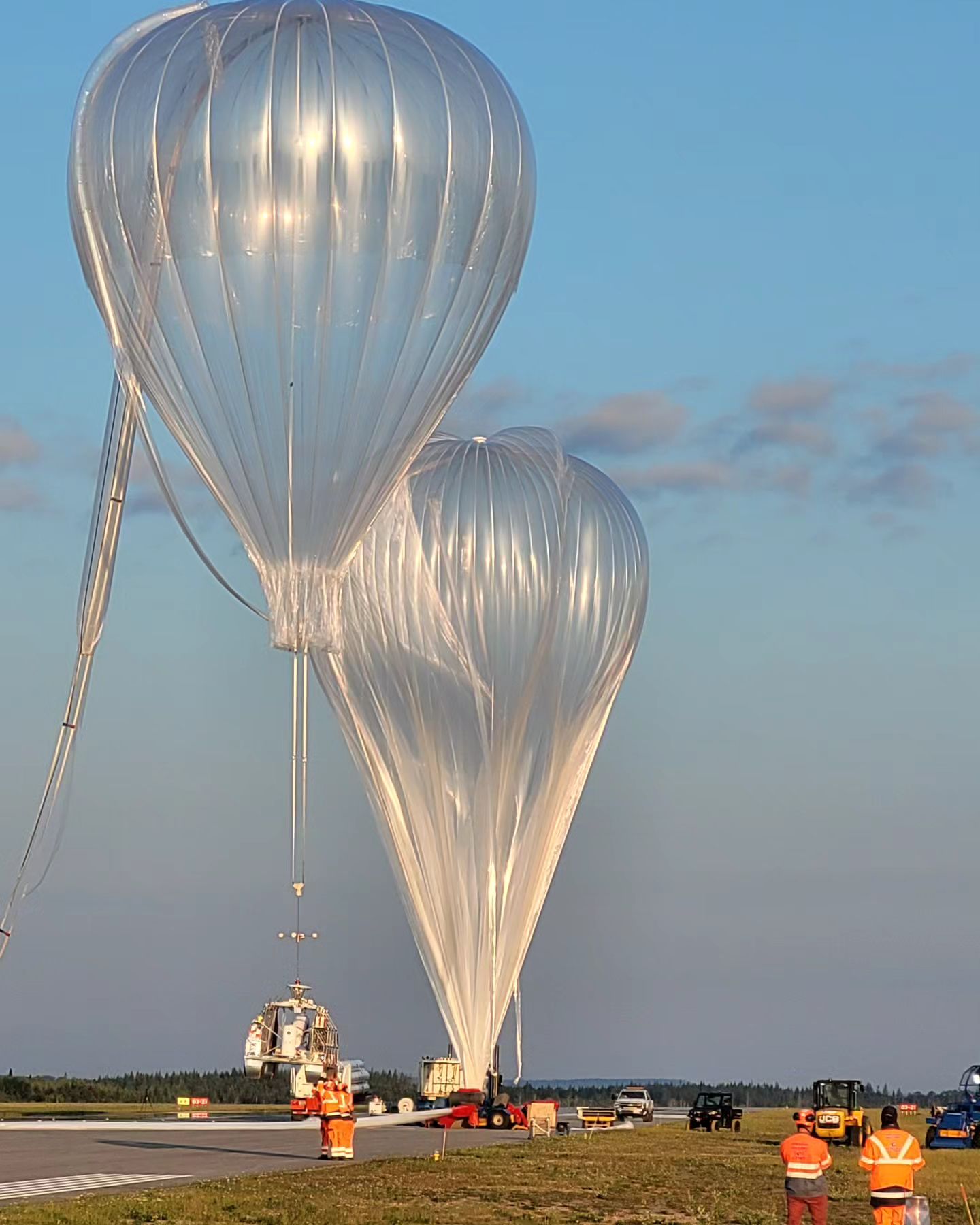 Main balloon inflation (Image: Remy Grenier)