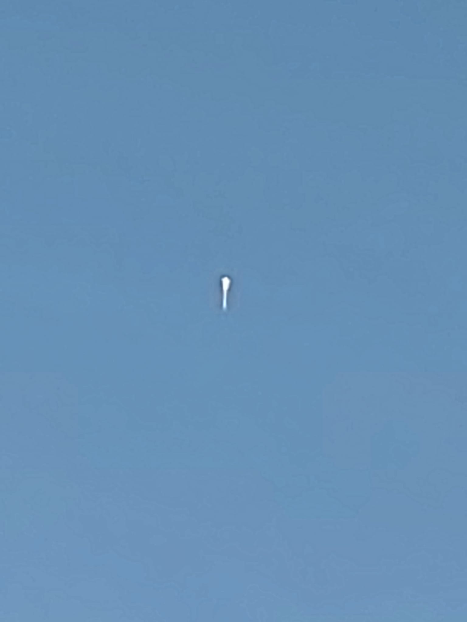 The balloon ascending above Tillamook (Image by Rueben Descloux)