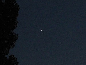 Ya cuando anochecía la imagen del globo se hacía mucho mas visible en el cielo